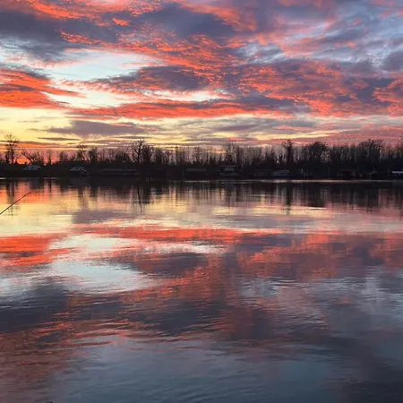 Splav Na Reci Savi Apartment *