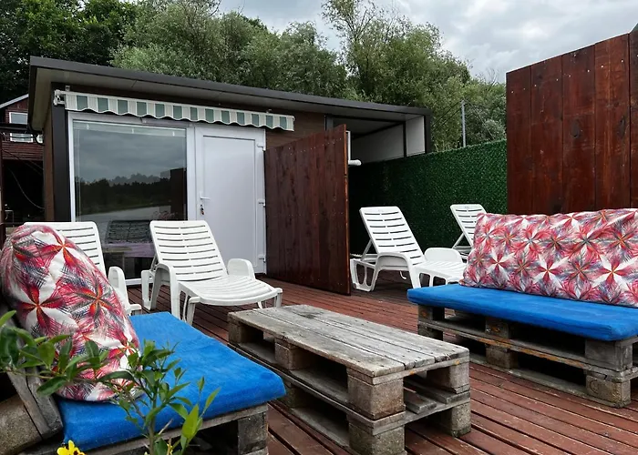 Splav Na Reci Savi 아파트 *