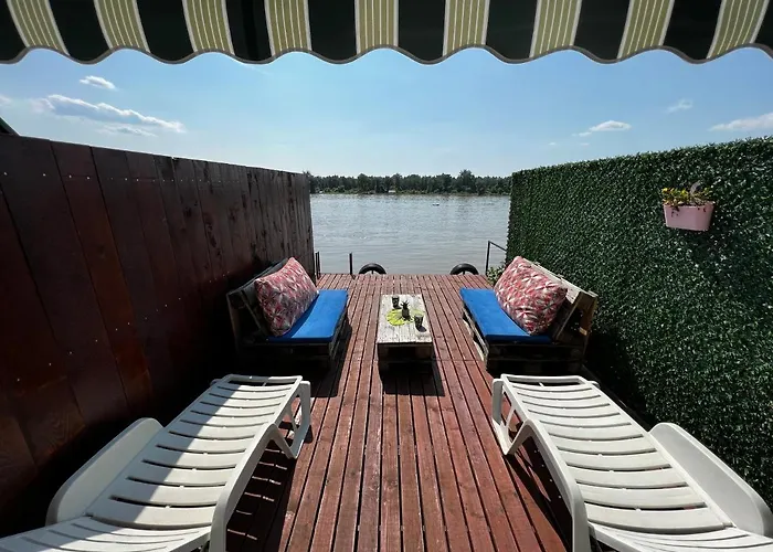 Splav Na Reci Savi 아파트 Ostruznica