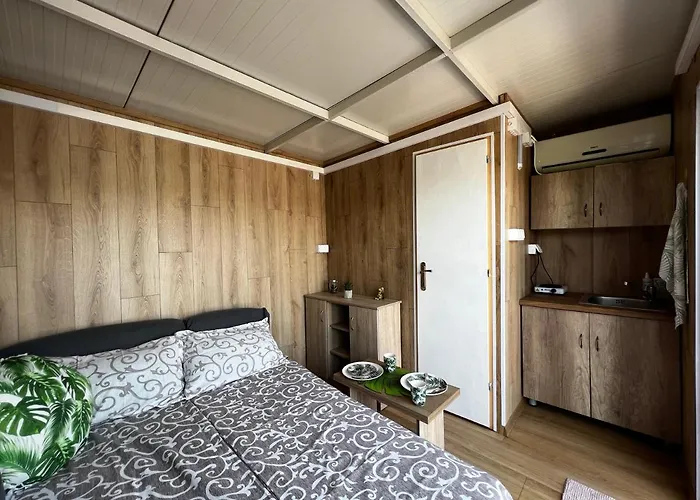 아파트 Splav Na Reci Savi *